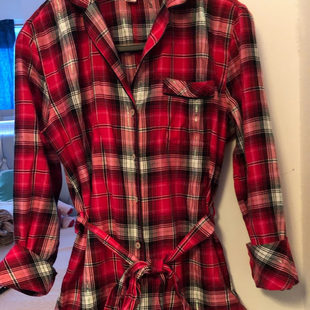 Very nice red and black sleepwear